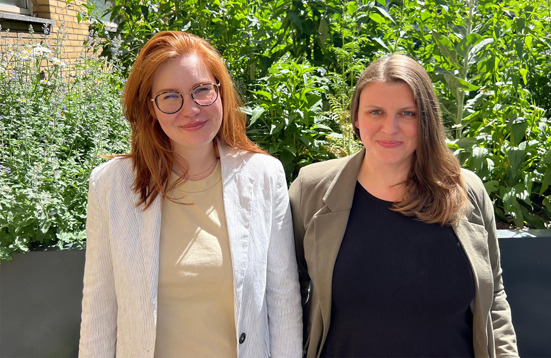 Die beiden Mitarbeiterinnen Pauline Marquardt und Lena Erichsen Die beiden Mitarbeiterinnen Pauline Marquardt und Lena Erichsen